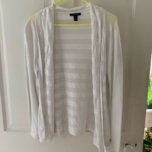 Medium Tommy Hilfiger sweater with subtle stripes.